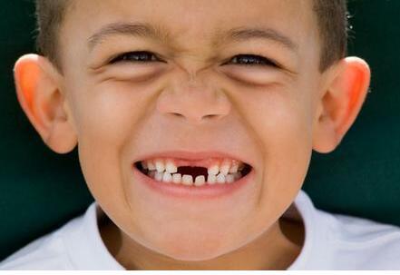 儿童牙齿掉了很久都不长新牙是怎么回事