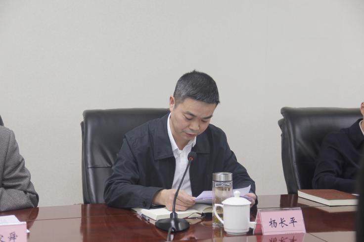 县委常委,统战部部长杨长平汇报了我县党外干部队伍建设情况.