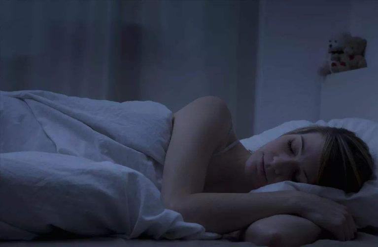 每天睡到凌晨三四点就醒可能是身体出了这些问题